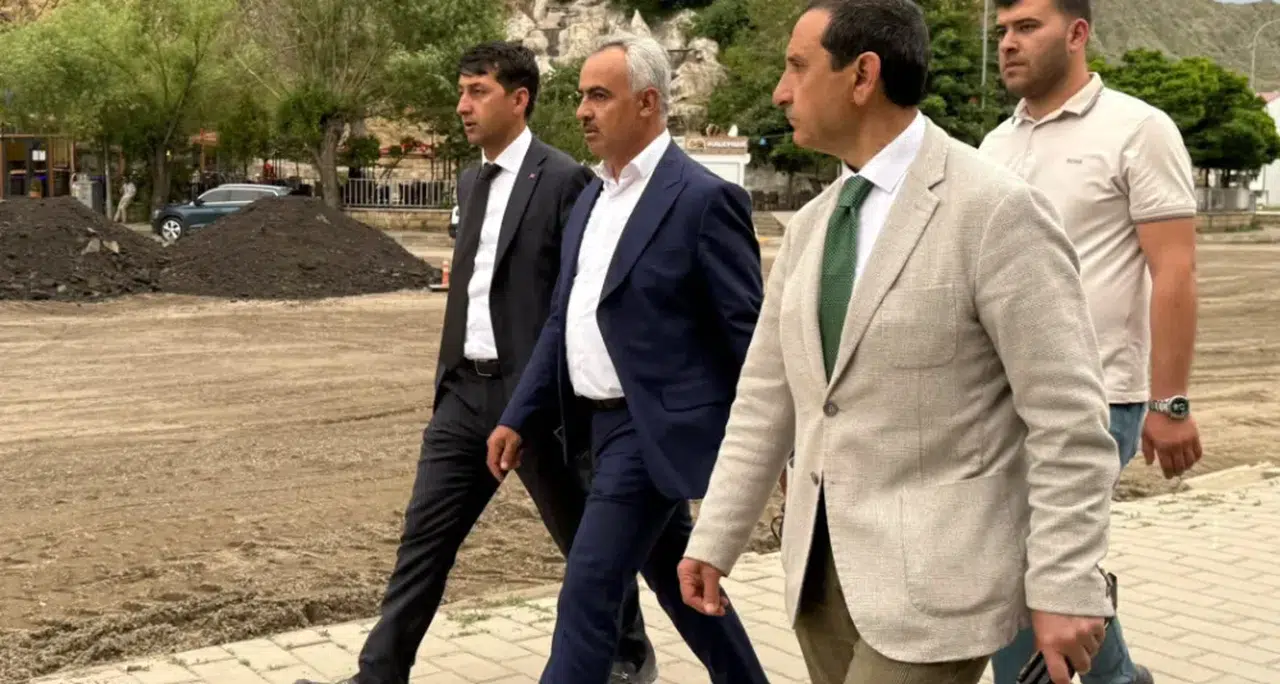 Oltu Kale Meydanı'nda Yenileme Çalışmaları Start Aldı!