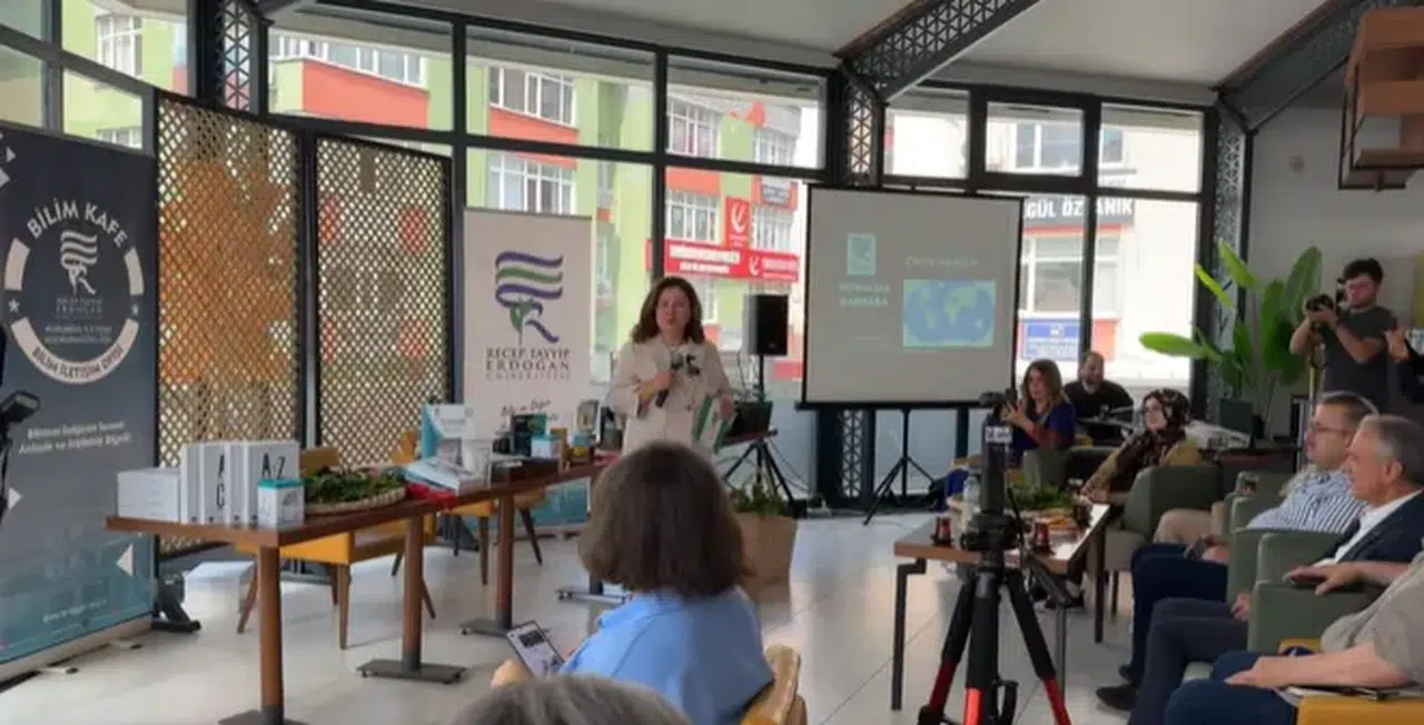 RTEÜ’den “Bilim Kafe” Etkinliği: Çayın Sağlığa Yolculuğu Anlatıldı