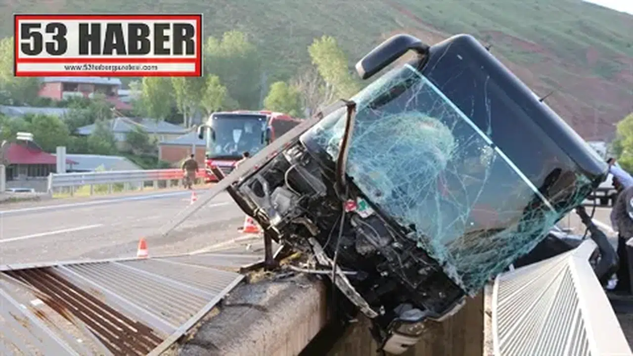 Bingöl'de otobüs devrildi: 3 kişiyi ağır yaraladı, sürücü helikopterle hastaneye kaldırıldı