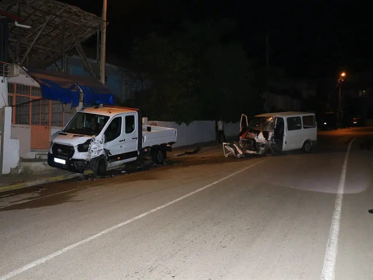 Tokat’ta minibüs kazası: Şoför itfaiye tarafından 20 dakikada kurtarıldı