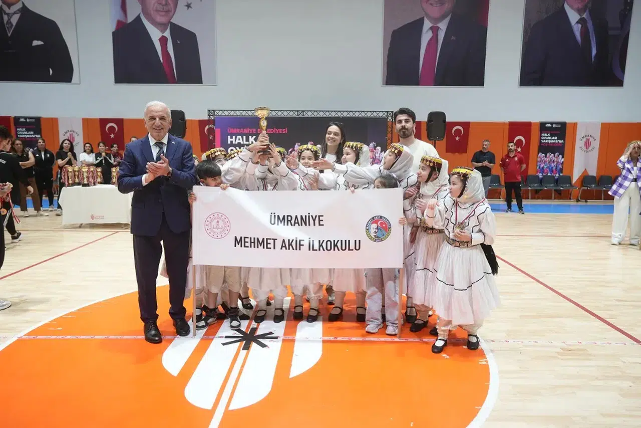 Ümraniye'de Gerçekleşen Halk Oyunları Yarışması'nda 270 Öğrenci Büyüledi!