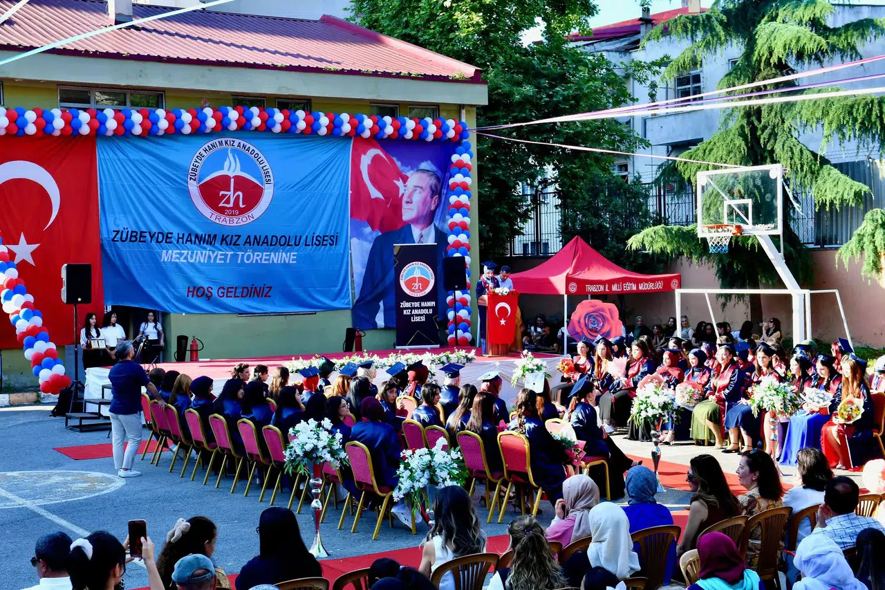 Trabzon'da Mezuniyet Töreni: Gençlere YKS Öncesi Moral Desteği
