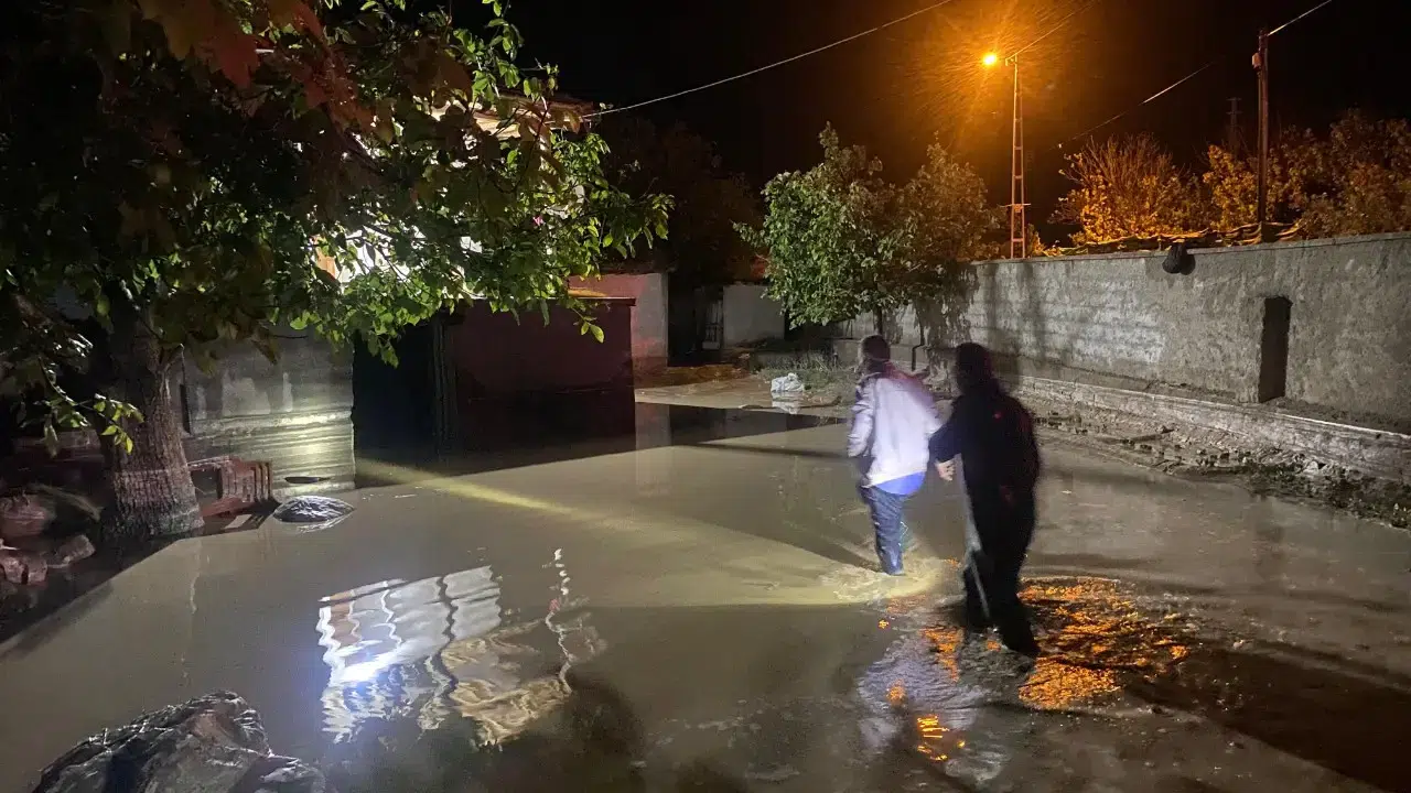 Kırşehir’de sel nedeniyle 1 ev yıkıldı, 3 ev ağır hasar gördü