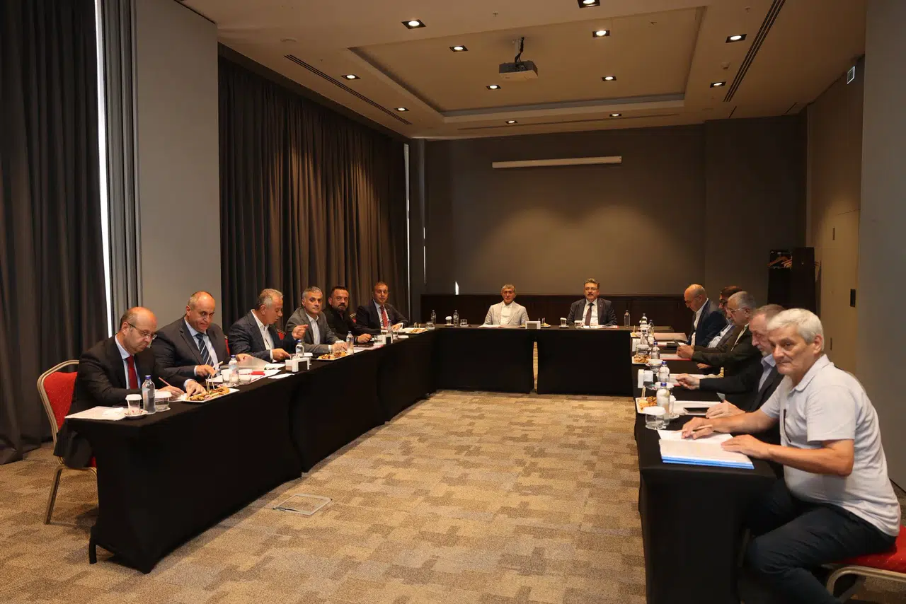 Yomra Belediyesi, Trabzon'da Ticaret Merkezi Toplantısı ile Ekonomi Stratejilerini Geliştiriyor