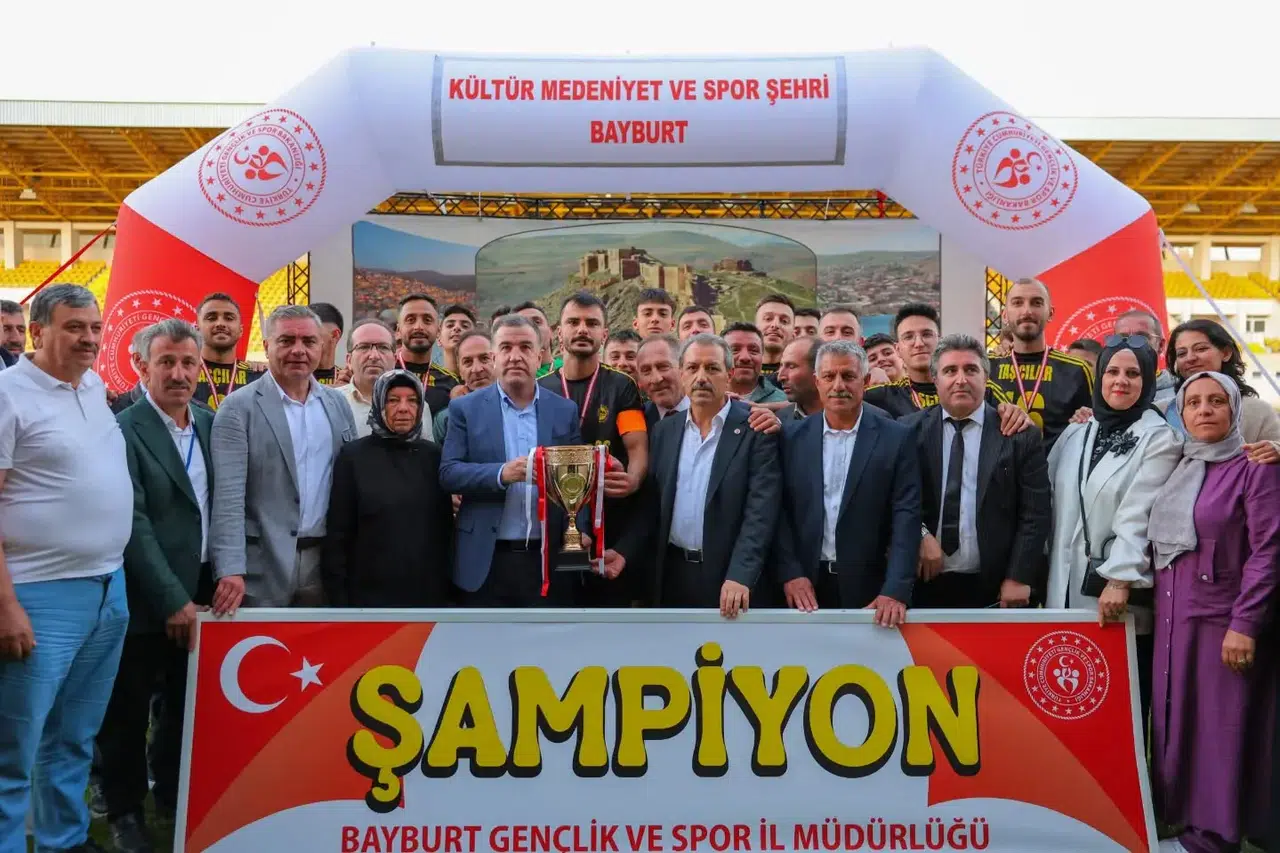 Bayburt'ta Köyler Arası Futbol Turnuvası Finali: Vali Eldivan'dan Birlik ve Beraberlik Mesajı