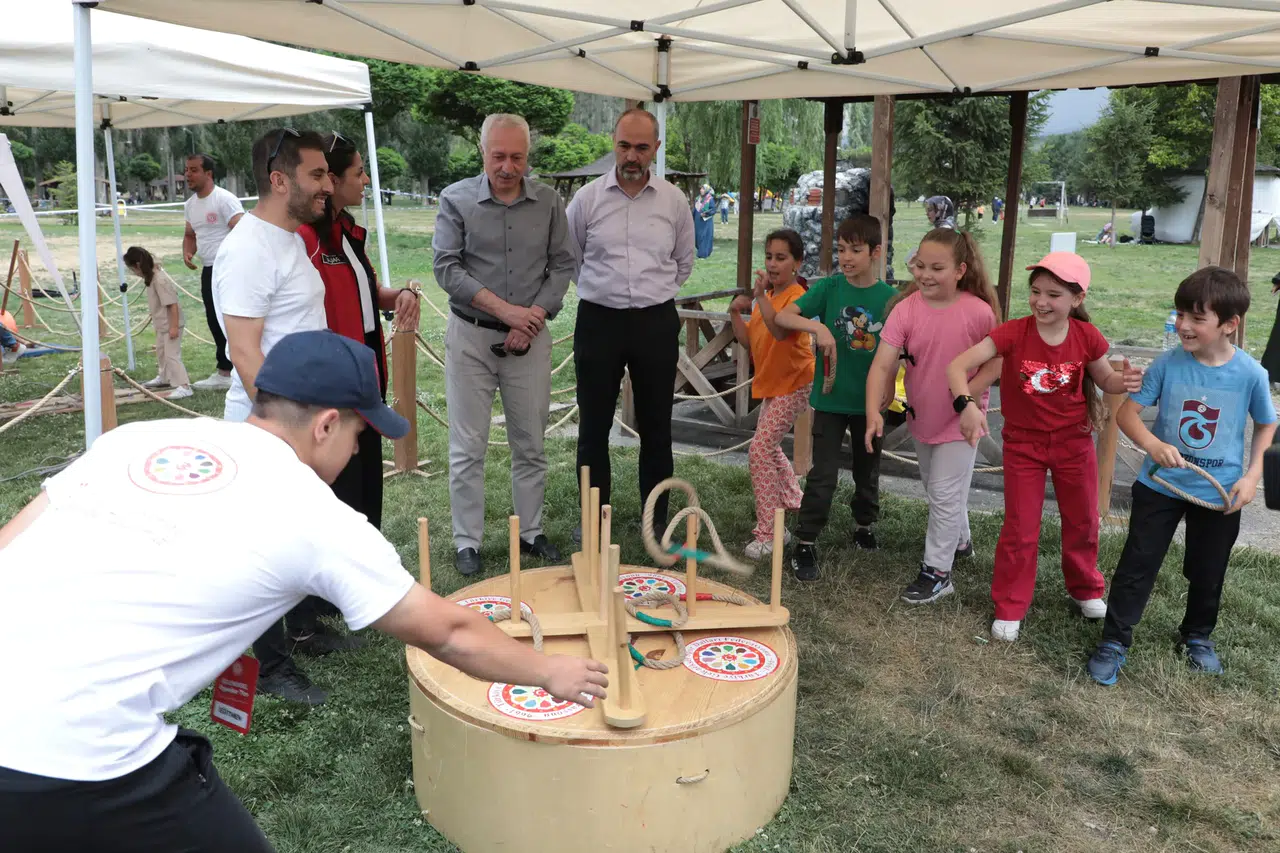 Bayburt'ta 29. Dede Korkut Şölenleri'nde Geleneksel Oyun Tırı Eğlencesi!