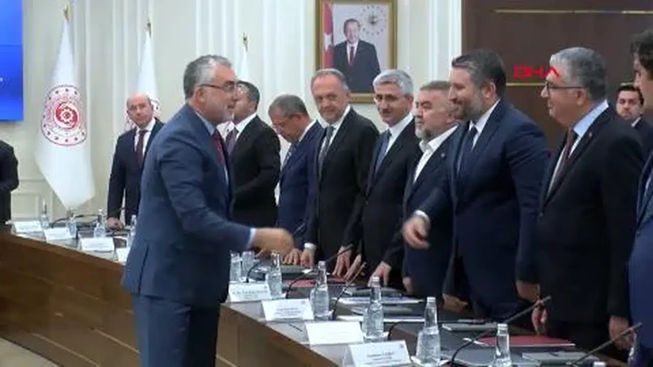 Ankara'da Bakan Işıkhan: İş Sağlığı ve Güvenliği Sorunlarını En Aza İndirmeyi Amaçlıyoruz