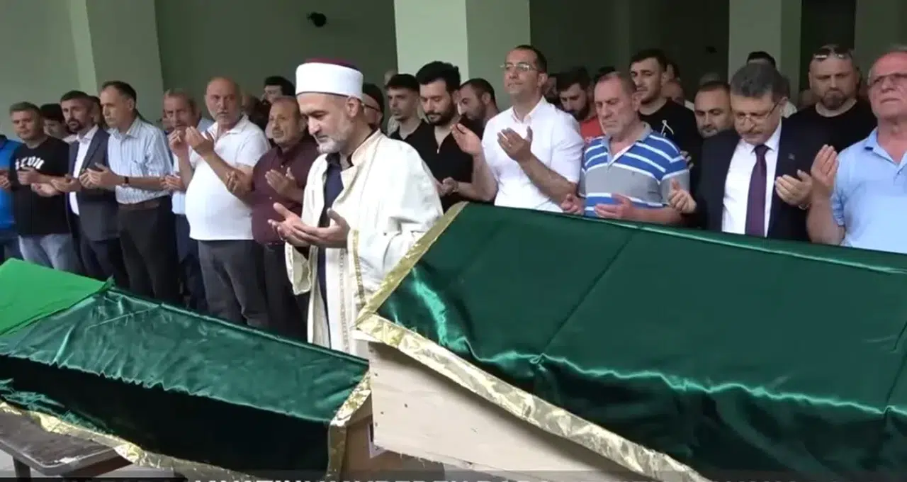 Akçaabat’ta Trafik Kazasında Hayatını Kaybeden Baba ve Kızı Son Yolculuğuna Uğurlandı