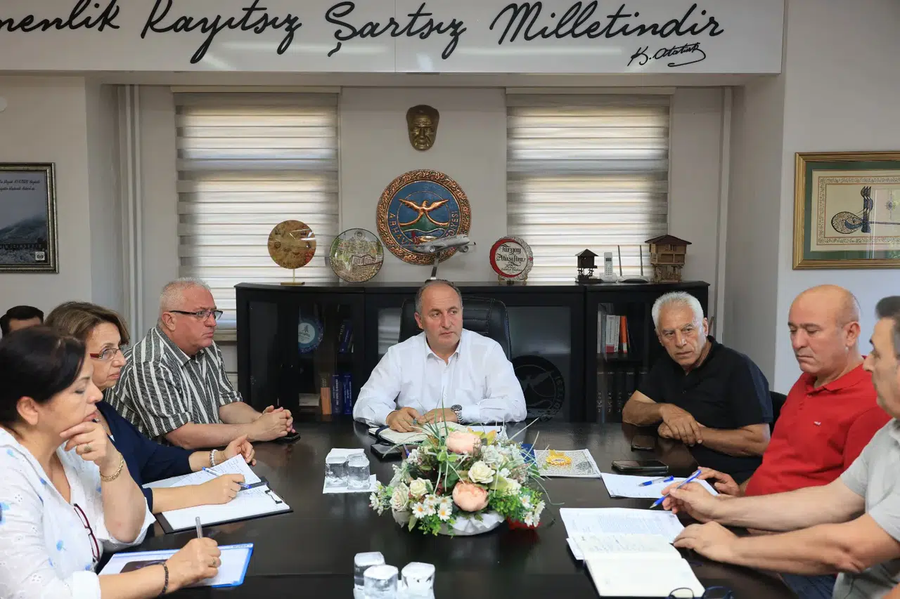 Arhavi Belediyesi etkileşimi artırmak için birim amirleriyle toplantı yaptı