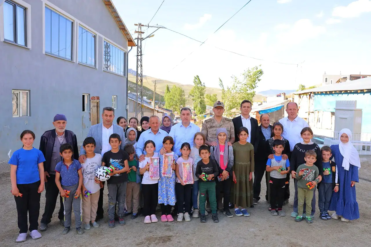 Bayburt Valisi Eldivan, Ortaçımağıl Köyü'nde sosyal ihtiyaçları dinleyip yatırım incelemesi yaptı