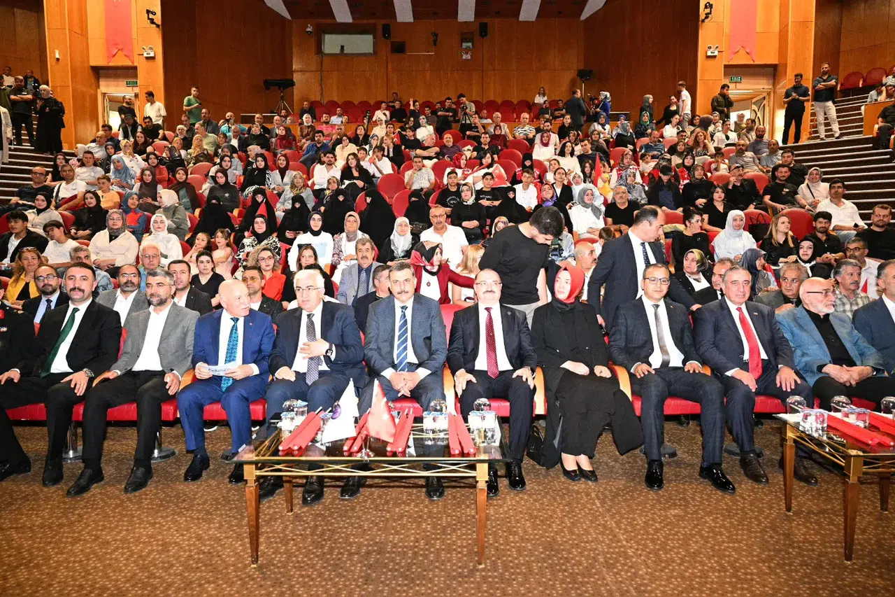 Erzurum'da Darbe Kafası filmi ile darbe kültürüne kara mizahla dikkat çekildi