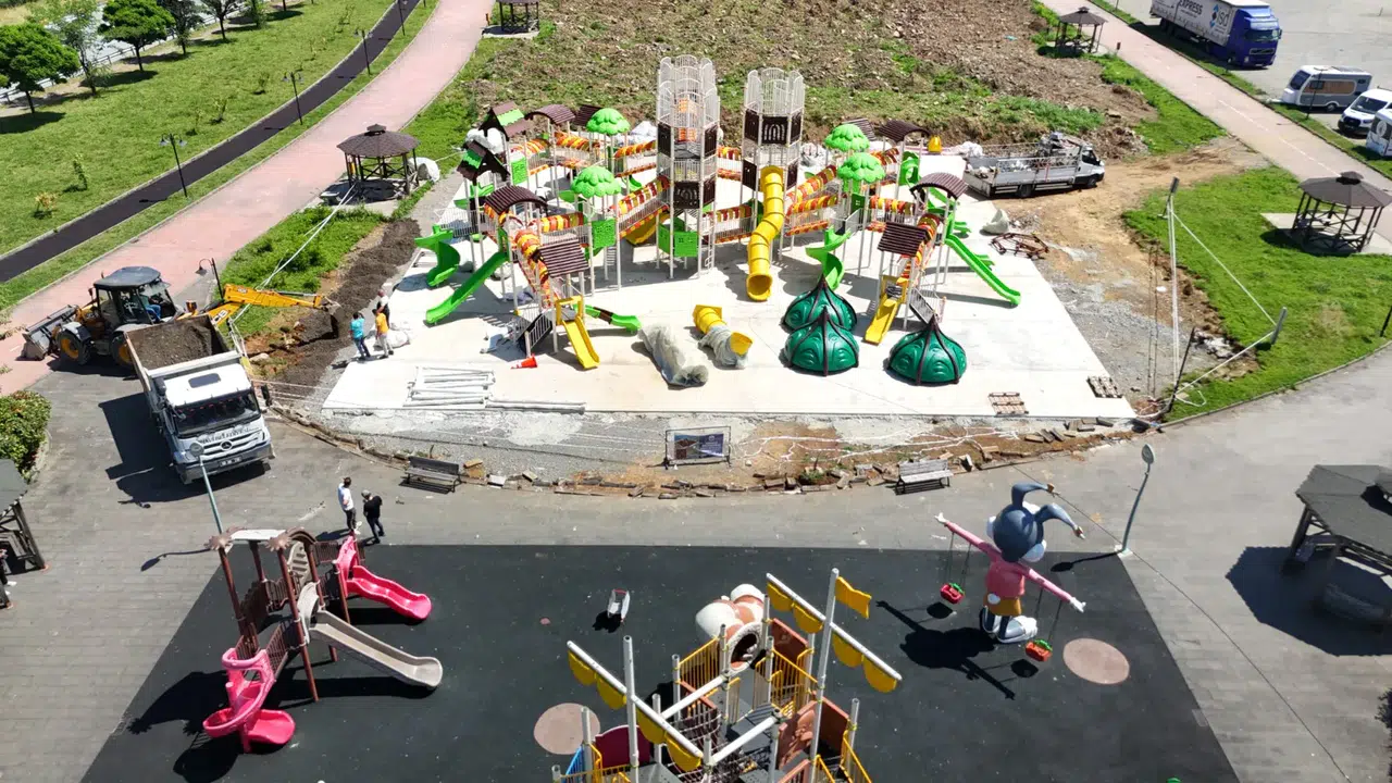 Arhavi'de Modern Çocuk Parkı İçin Çalışmalar Tamamlanma Aşamasında