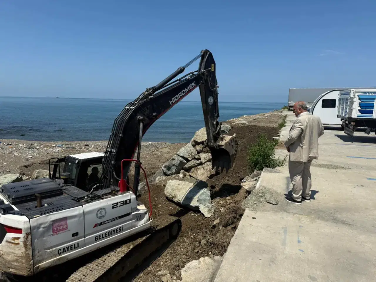 Çayeli'nde 100. Yıl Şehitler Parkı ile Sahil Kıyısı Ferah Bir Yeşil Alan Olacak