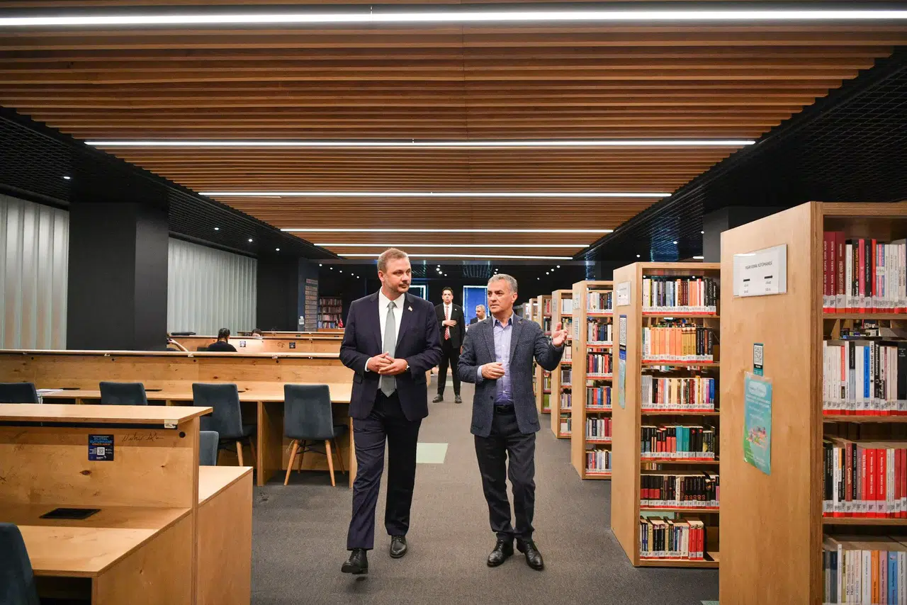 Yomra için eğitim projeleri geliştirmek üzere Beylikdüzü ve Büyükçekmece'yi ziyaret etti