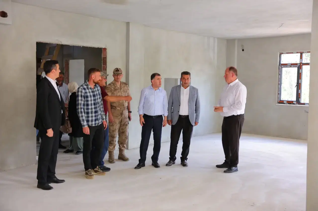 Bayburt Valisi Eldivan, Aşağıçımağıl Köyü'nde projeleri inceledi, halkla buluştu