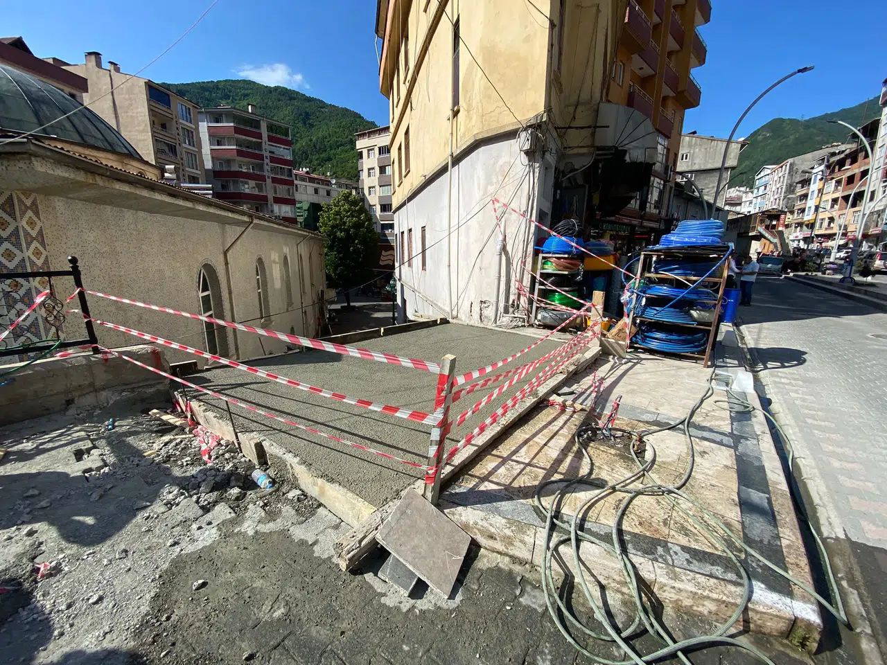Borçka Belediyesi'nden Halk İçin Sürekli Hizmet ve Temizlik Çalışmaları
