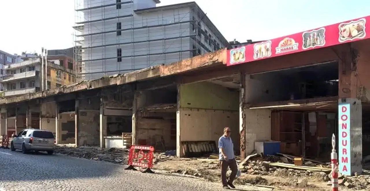 Rize’de Tartışmalı Büfelerde Yıkım Çalışmaları Başladı