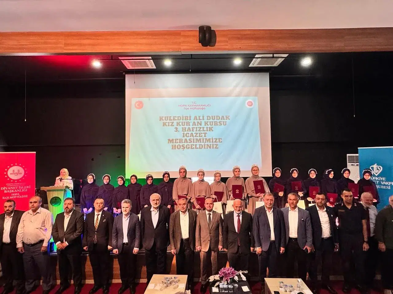 Hopa'da Hafızlık Coşkusu: Kuledibi Ali Dudak Yatılı Hafızlık Kız Kur’an Kursu’nda 3. İcazet Merasimi Gerçekleştirildi