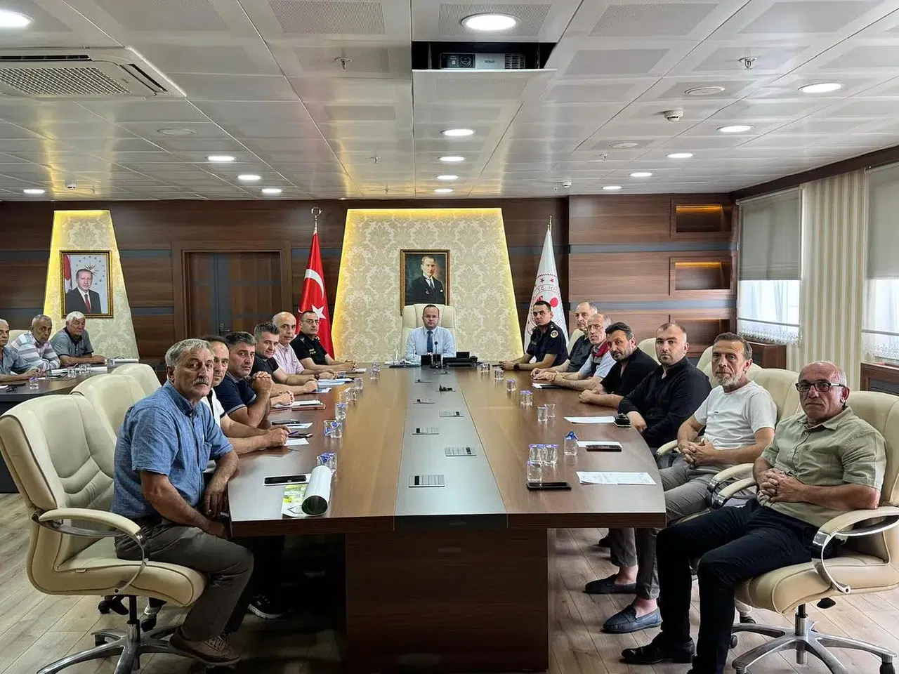 Köy Muhtarları Toplantısı'nda Hopa'nın ihtiyaçları ve projeleri masaya yatırıldı