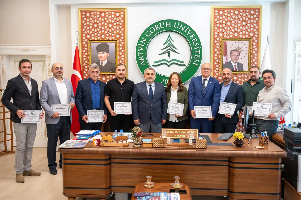 Artvin Çoruh Üniversitesi'nde akademik başarılar ödüllendirildi