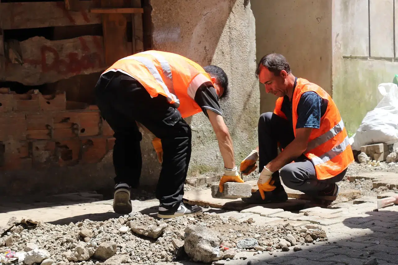 Hopa'da Altyapı ve Çevre Düzenleme Çalışmaları Hız Kazandı