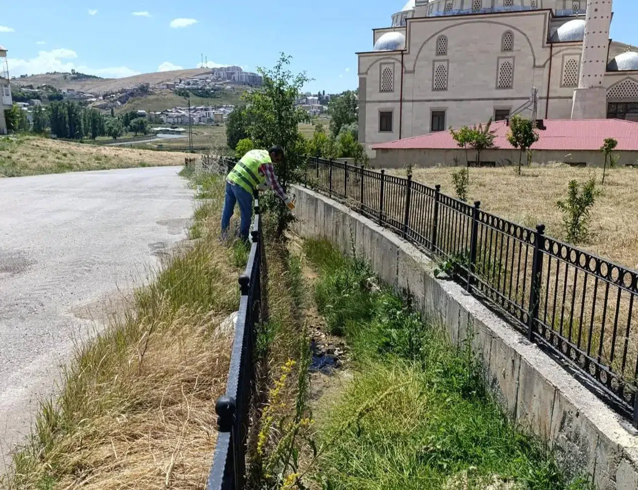 Bayburt Belediyesi, haşerelere karşı toplum sağlığını koruma mücadelesini sürdürüyor