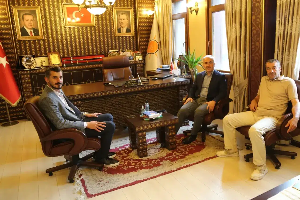 Rahmi Metin’den Güneysu AK Parti İlçe Başkanı Gökhan Yıldız’a Hayırlı Olsun Ziyareti