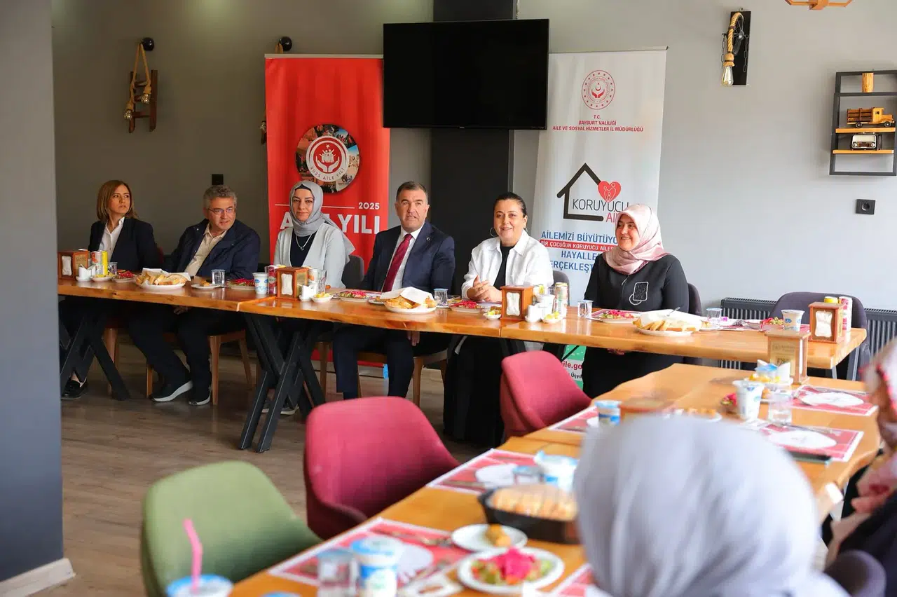 Bayburt Valisi Mustafa Eldivan, koruyucu ailelerle buluşarak toplumsal dayanışmanın önemini vurguladı