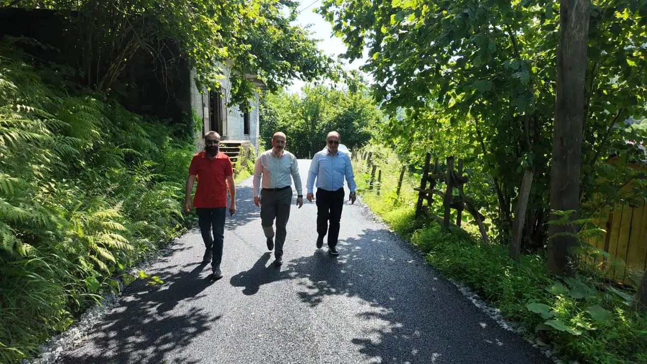 Arhavi'de köy yolları asfaltlanıyor, yaşam kalitesi artıyor