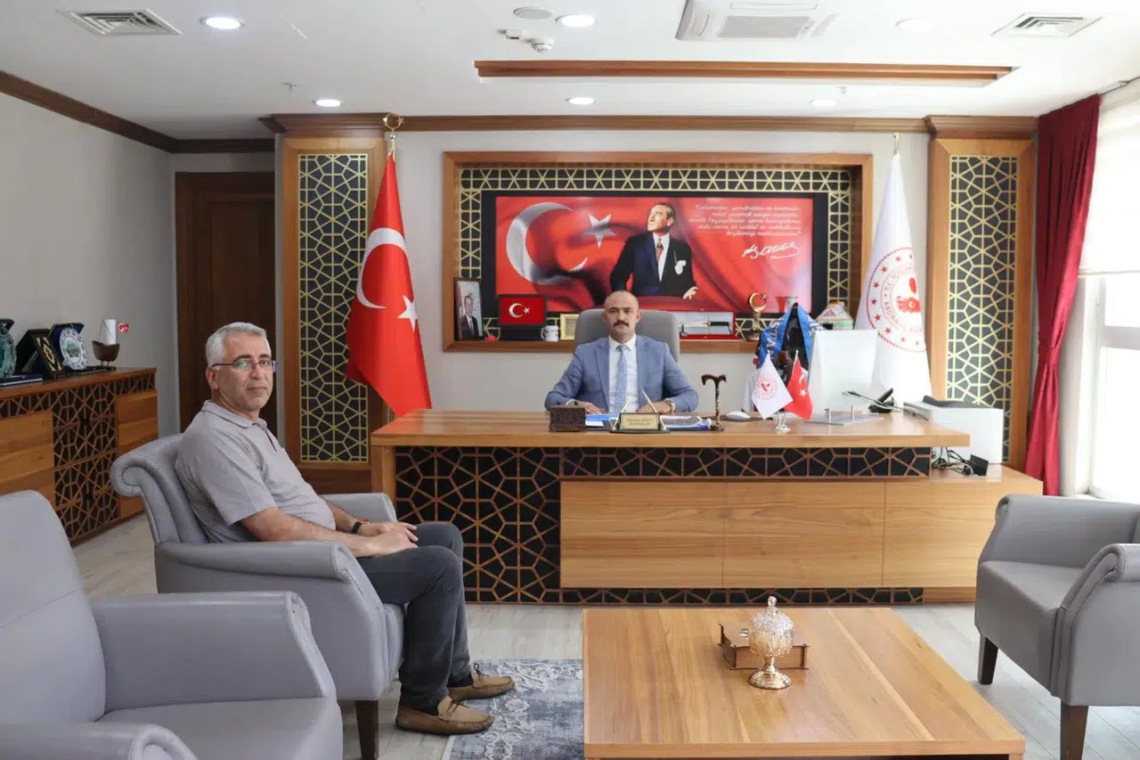 İlçe Milli Eğitim Müdürü Mahmut Temir'den duygusal veda ziyareti ve eğitimdeki katkıları değerlendirildi