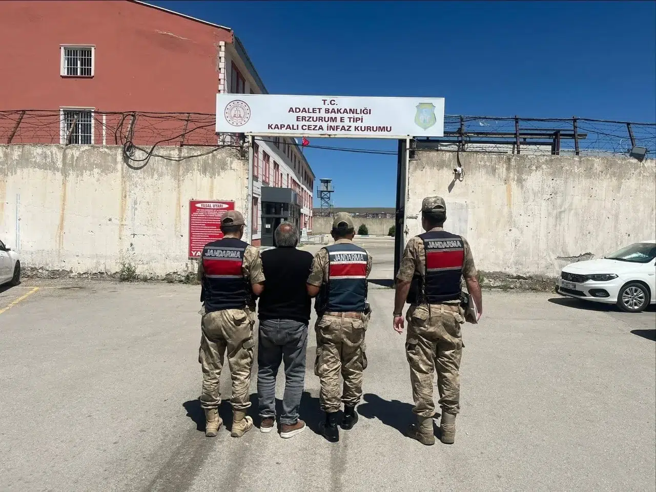 Erzurum Jandarması'ndan 30 günde 100 aranan şahıs yakalandı