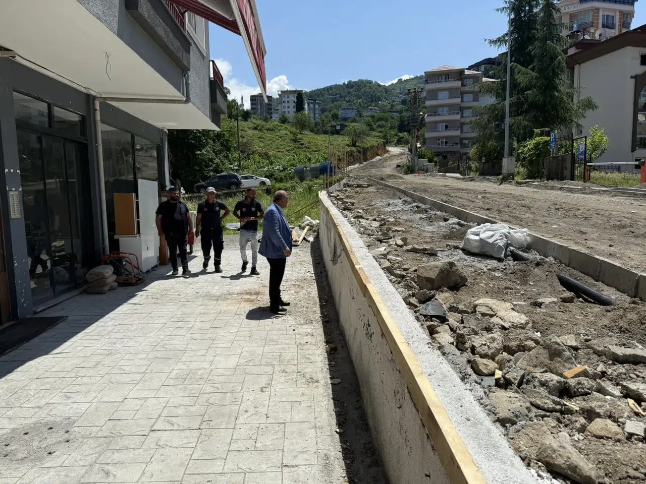 Yenipazar Mahallesi'nde yol çalışmalarıyla ulaşım altyapısı güçleniyor