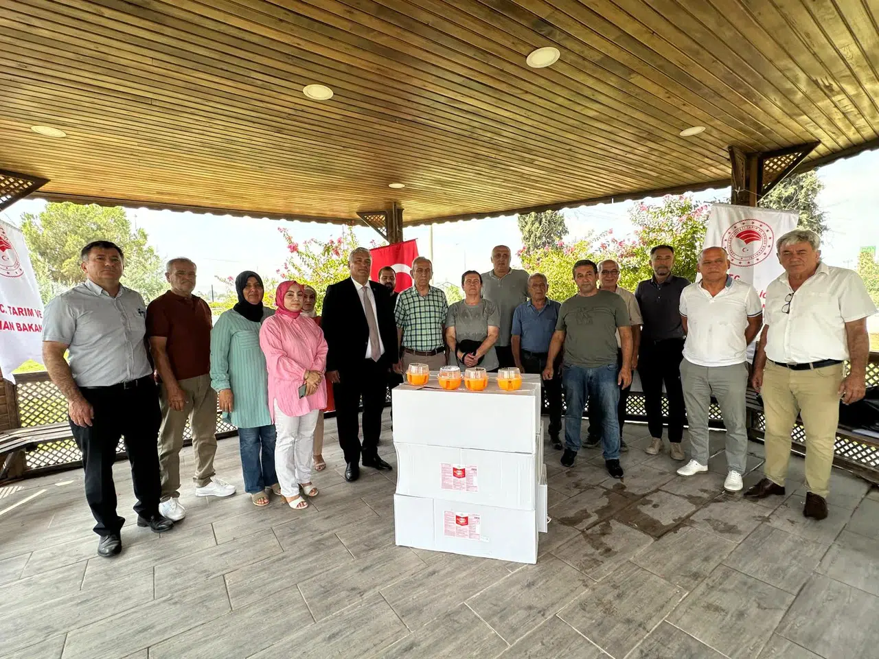 Osmaniye'de Çiftçilere Akdeniz Meyvesineği Tuzağı Temin Edildi