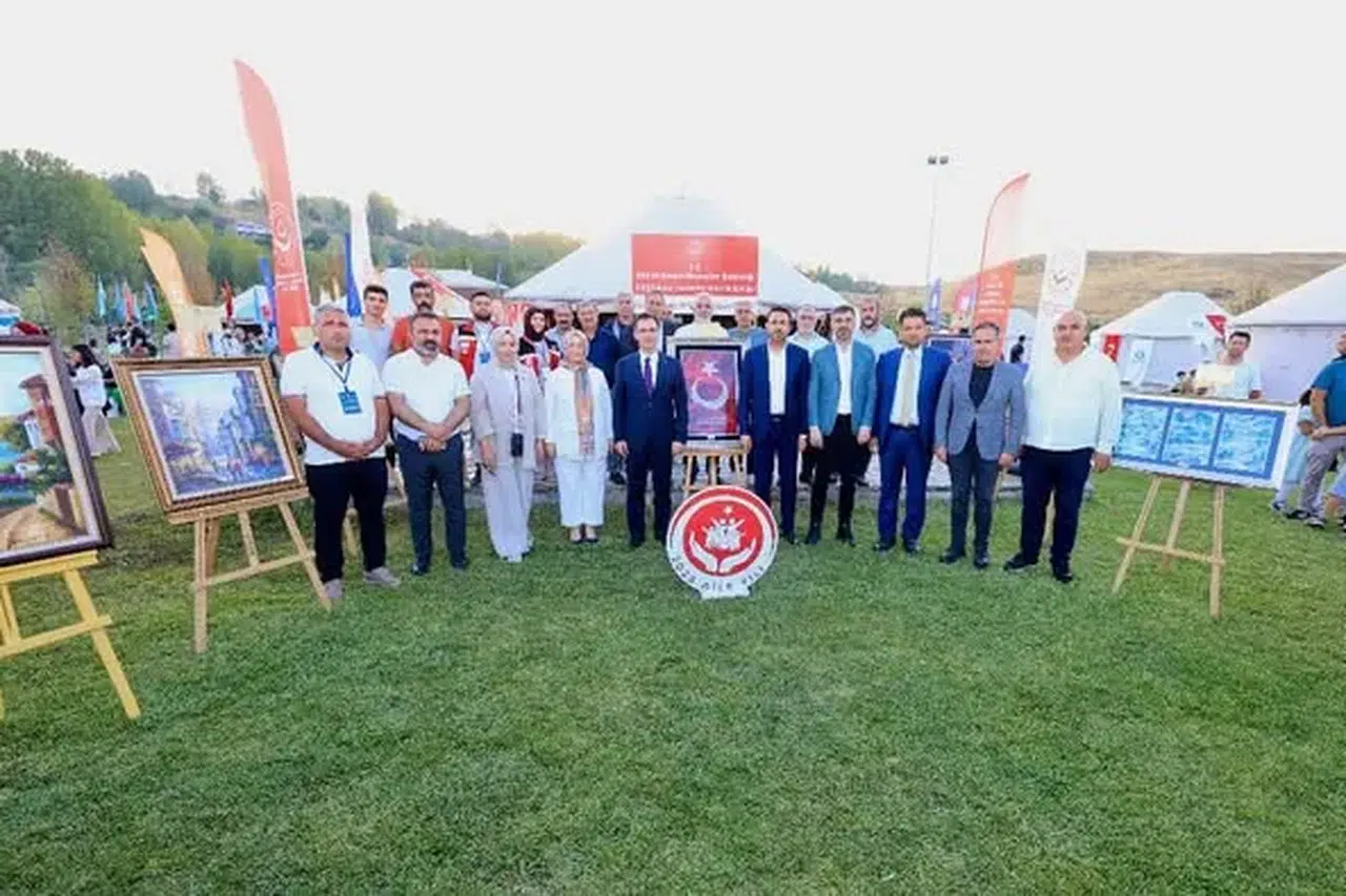 Arhavi Festivali Tahta Araba Yarışı ve Horon Gösterisiyle Coştu