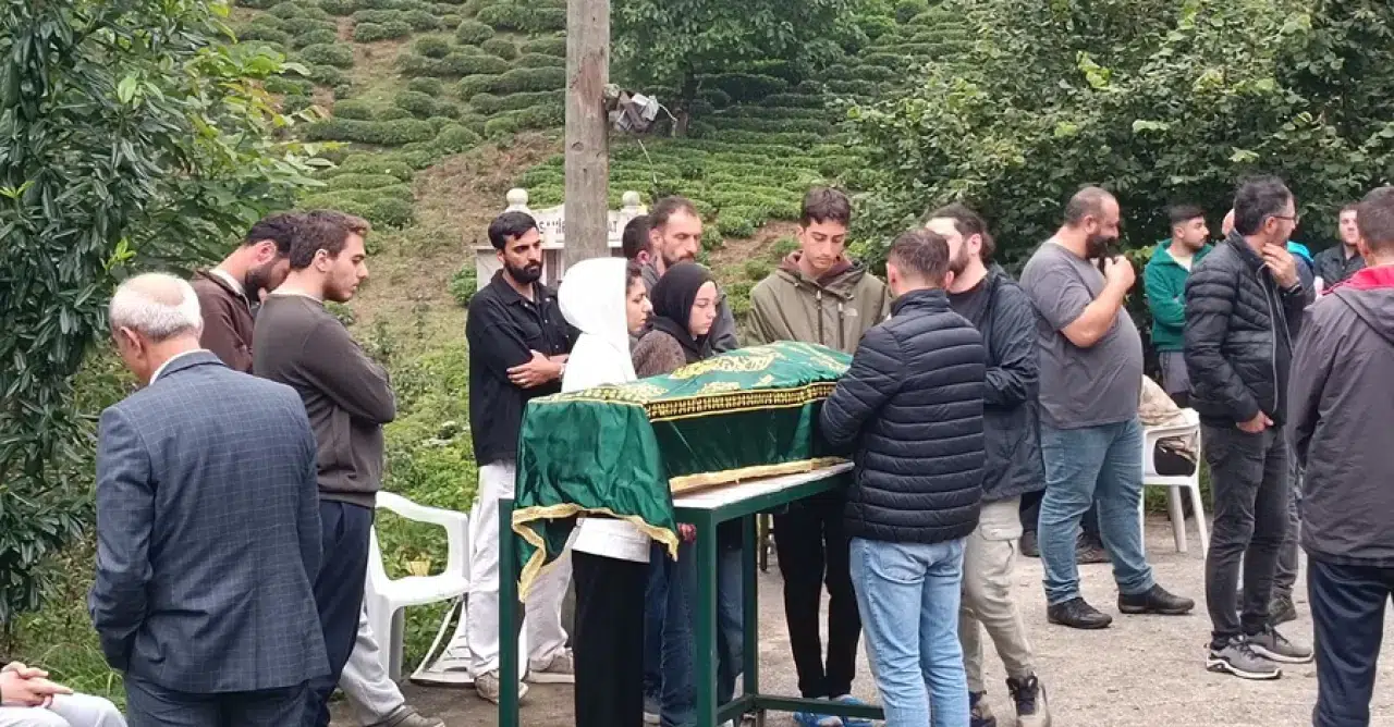 Çayeli'nde inşaatta düşerek hayatını kaybeden zabıta memuru son yolculuğuna uğurlandı