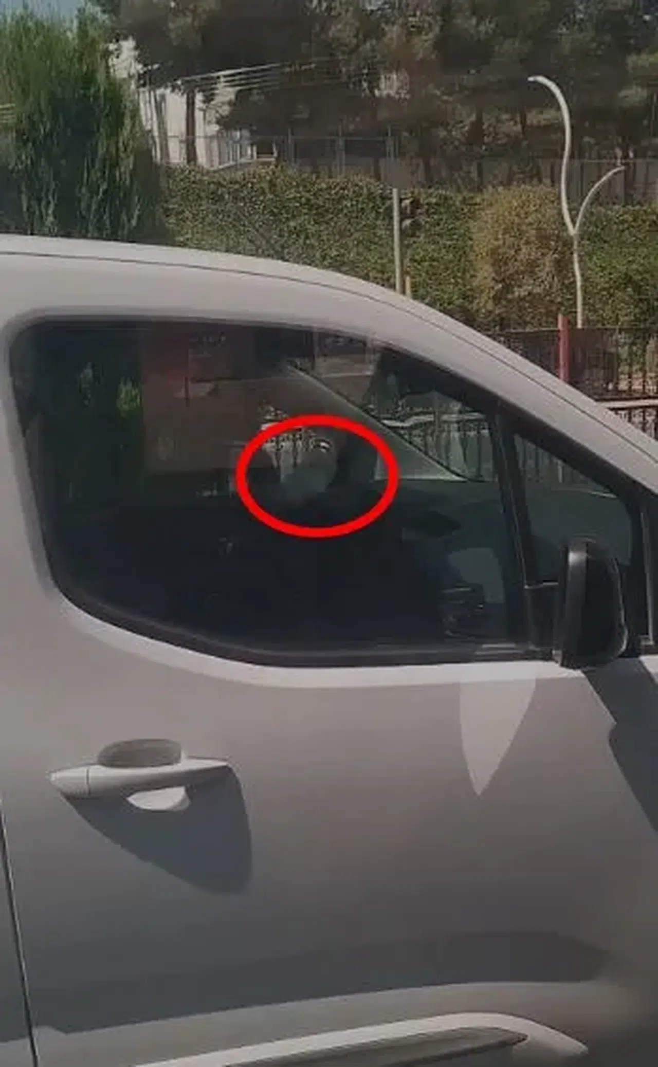 Cam Kenarında Araç Kullanırken Yakalanan Şok Edici Anlar Kameralara Yansıdı