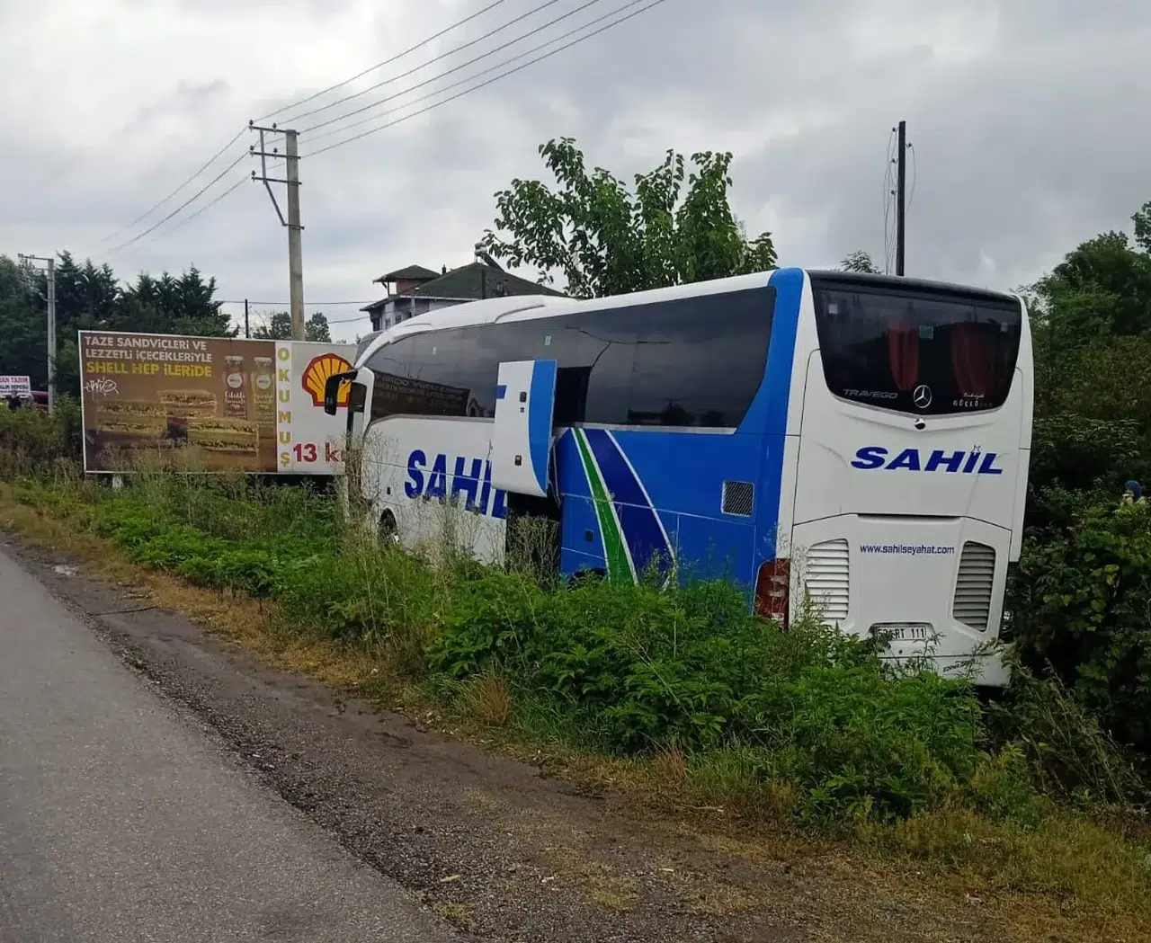 Otobüs Kamyonet Branda Çekerken Kaza Geçirdi: Can Kaybı İkiye Yükseldi, Anlar Güvenlik Kamerasında Kaydedildi