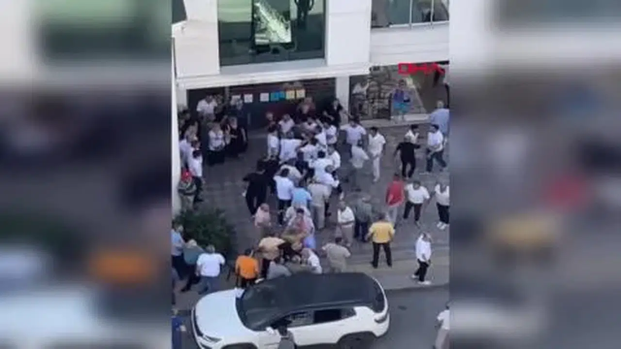 Samsun'da CHP delege seçiminde kavga, anlar cep telefonuna yansıdı!