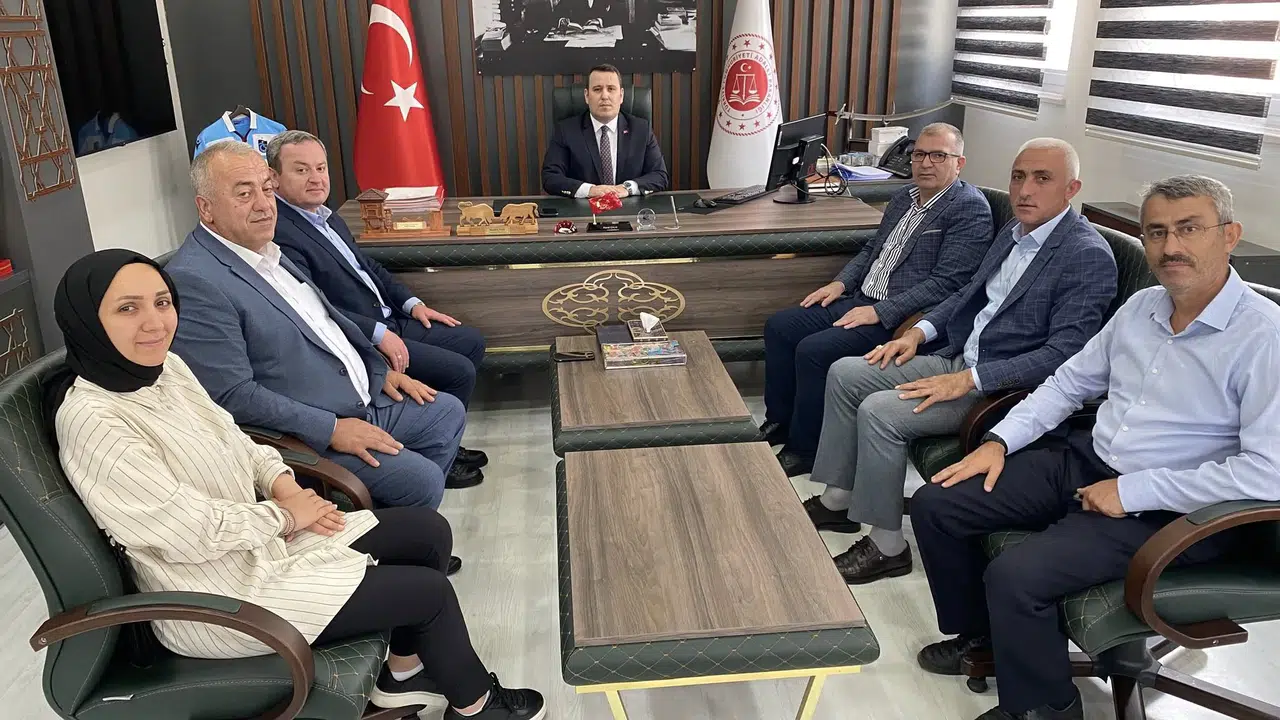 Artvin İlçe Başkanlığı'ndan Kamu İdare Amirlerine Taziye ve Başarı Dileklerini İleti Ziyareti Yapıldı