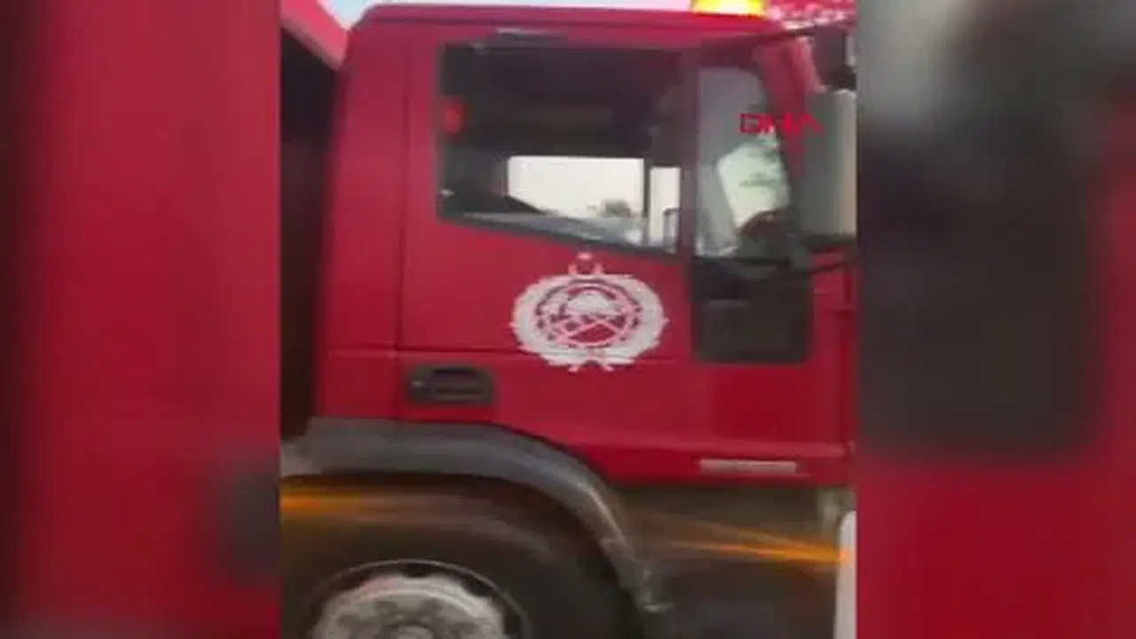 Serik'te Otobüs, Kırmızı Işıkta Bekleyen Midibüse Çarptı: 5 Yaralı