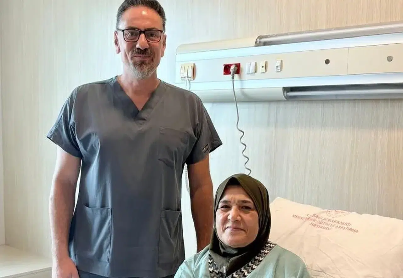 Mersin'de Iraklı hasta, diz ağrısına hastanede çözüm buldu!