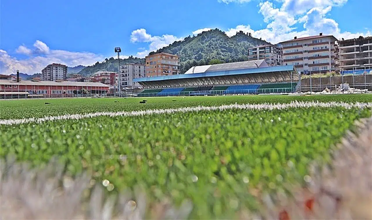 Rize’de Engindere Futbol Sahasında Çalışmalarda Son Aşama