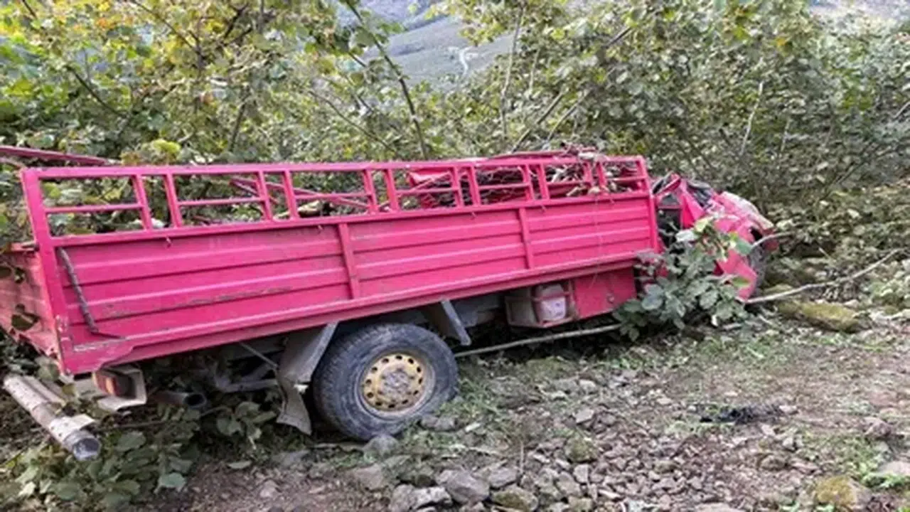 Giresun'da fındık işçilerini taşıyan kamyonet kaza yaptı: 4 ölü, 1 yaralı