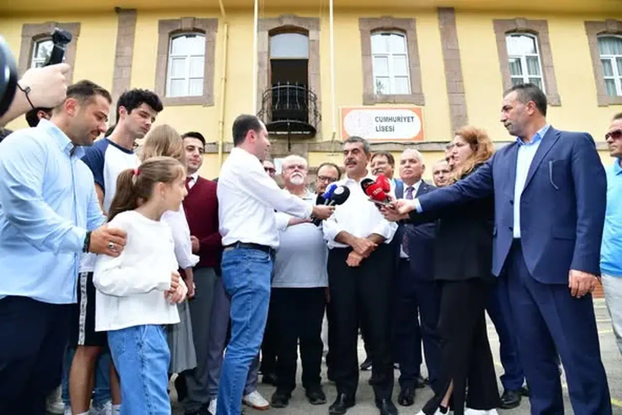 Millî Eğitim Bakanı Yusuf Tekin ve Vali Aziz Yıldırım “Ailem” Dizisi Setini Ziyaret Etti