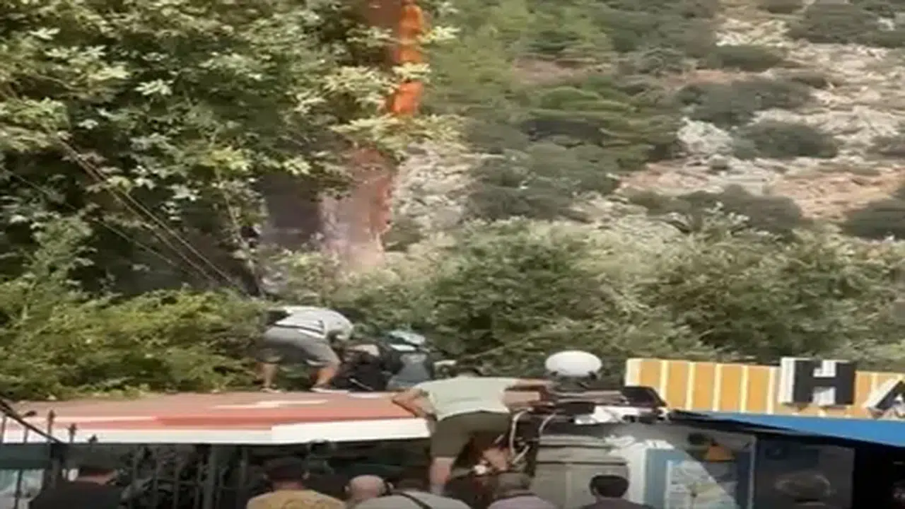 Fethiye'de tandem atlayışı kaza yaptı: Yolcu bacağından yaralandı, pilot sağ çıktı