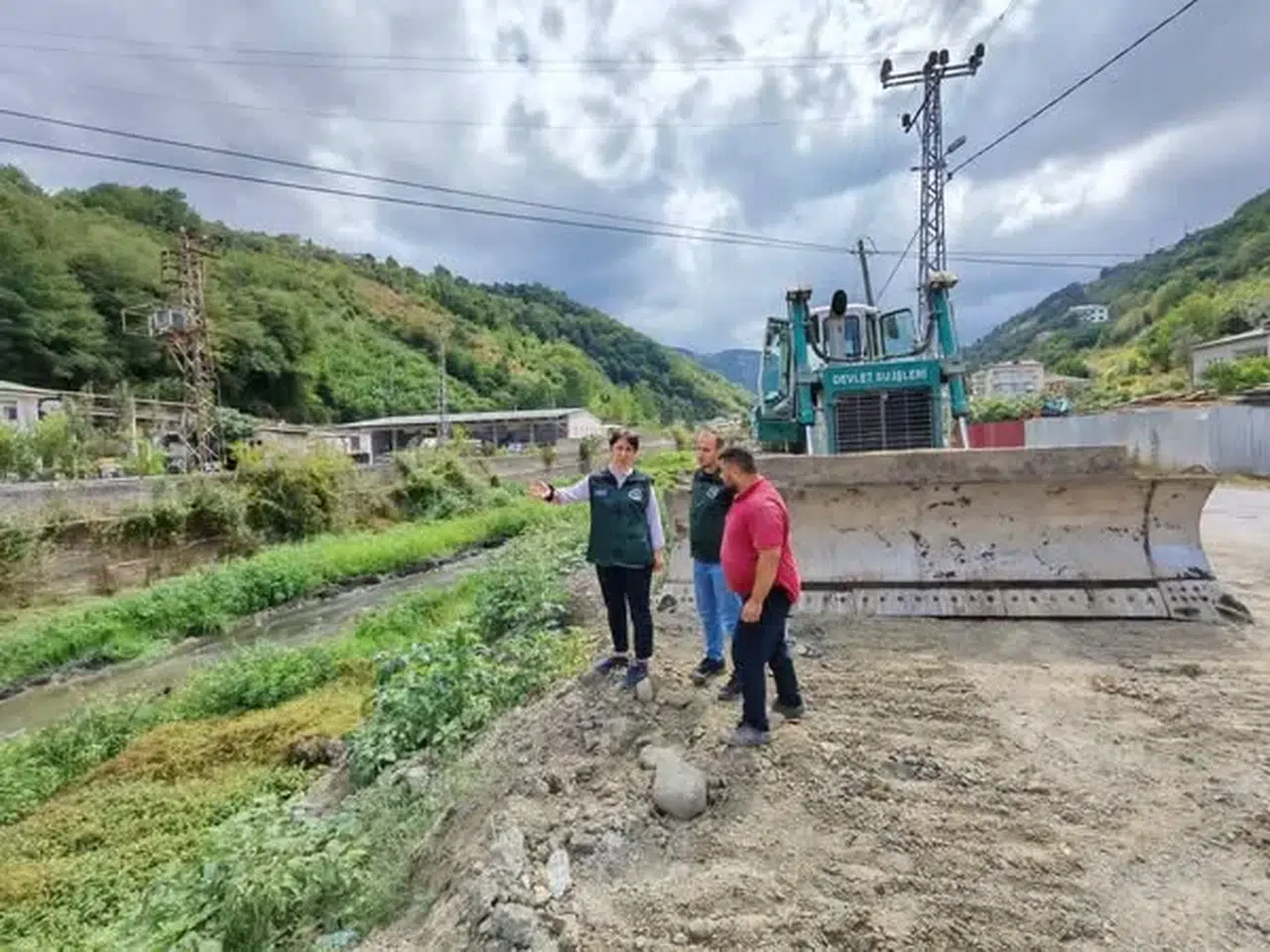 DSİ 22. Bölge Müdürlüğü, Trabzon ve Bayburt’ta Dere Temizlik Çalışmalarını Sürdürüyor