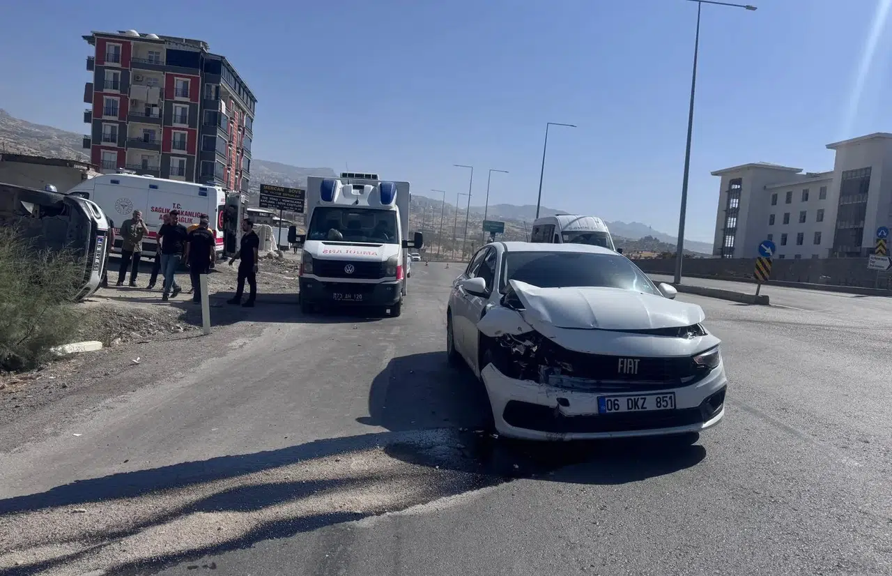 Şırnak'ta Trafik Kazası: İki Araç Çarpıştı, 4 Kişi Yaralandı