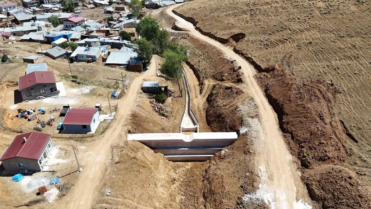 Bayburt'ta taşkın kontrol inşaatı ile köy güvenliği artıyor