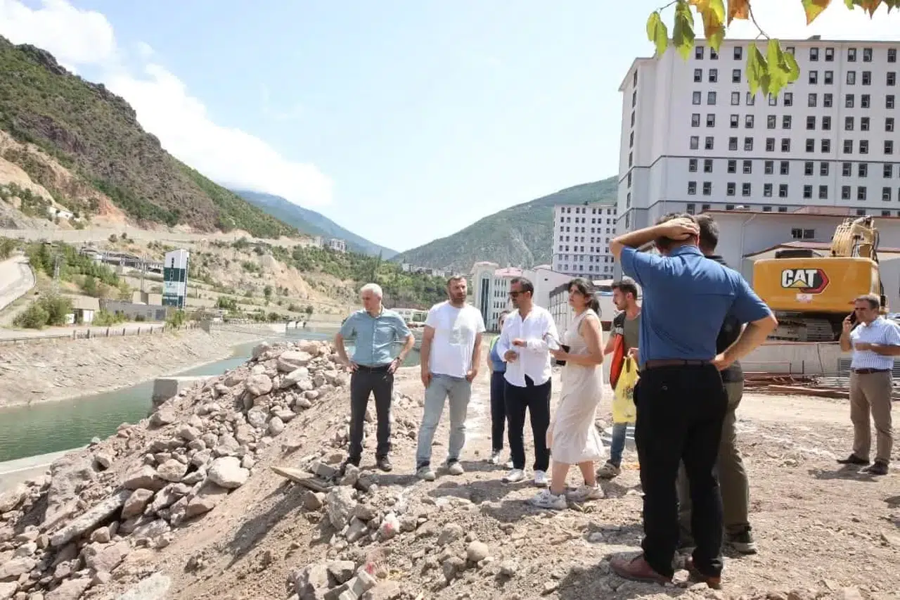 Artvin'de öğrencilere konforlu barınma sağlayacak Çiçek Nene Yurdu inşaatı sona yaklaşıyor