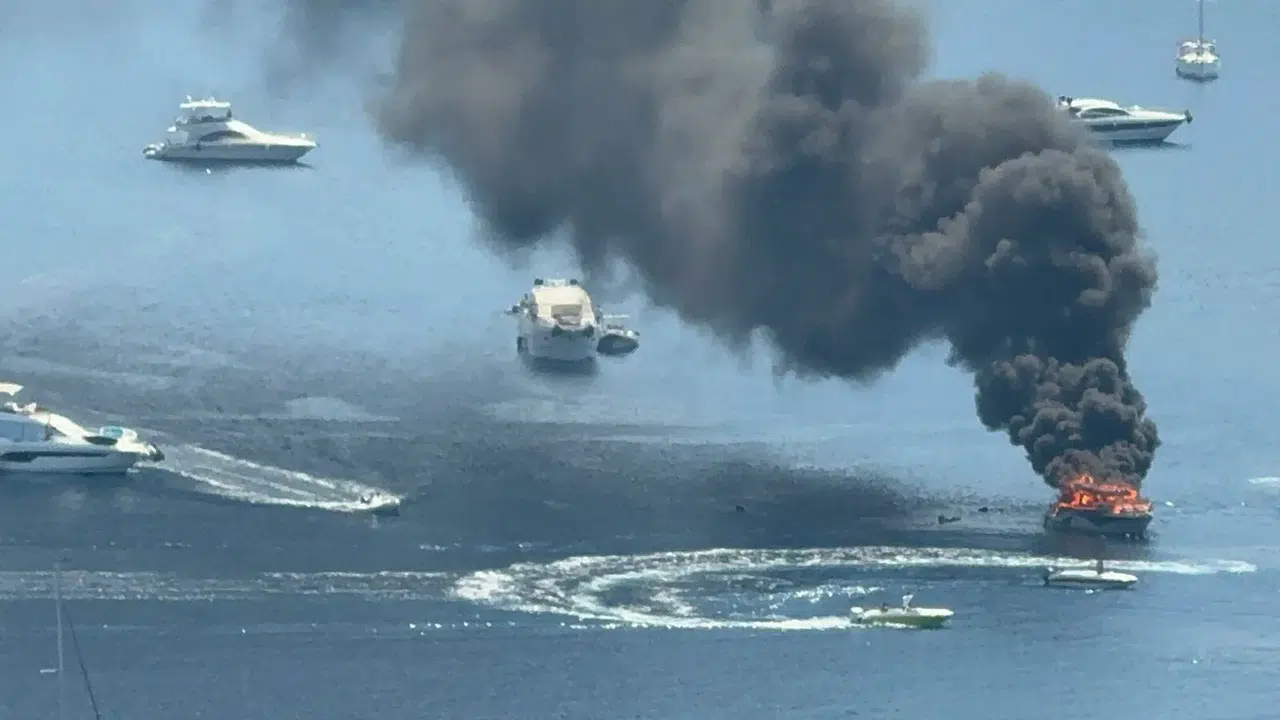 Bodrum'daki Tekne Yangınında Bir Kişi Başarıyla Kurtarıldı!